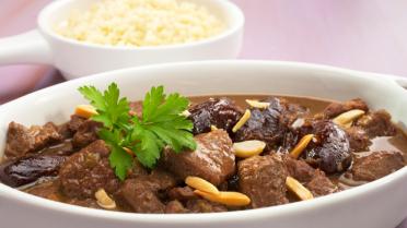 Tajine met lam, pruimen en amandelen