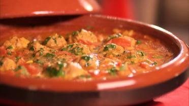 Tajine van kefta en tomaat