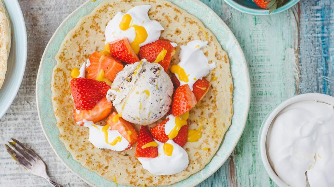 "Sunny straciatella" pannenkoek met aardbeien en advocaat