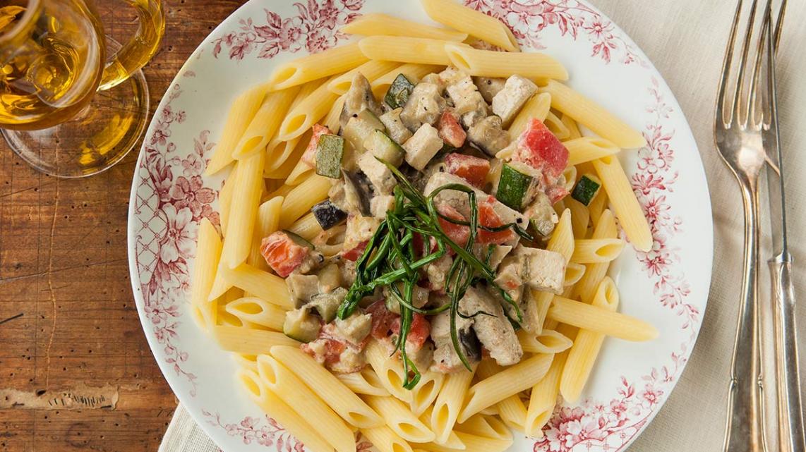 Pasta met ratatouille en tofureepjes