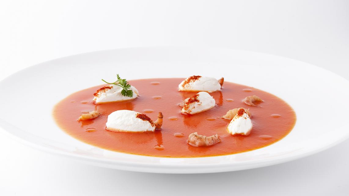 Tomaten-paprikasoep - geitenkaas - garnalen