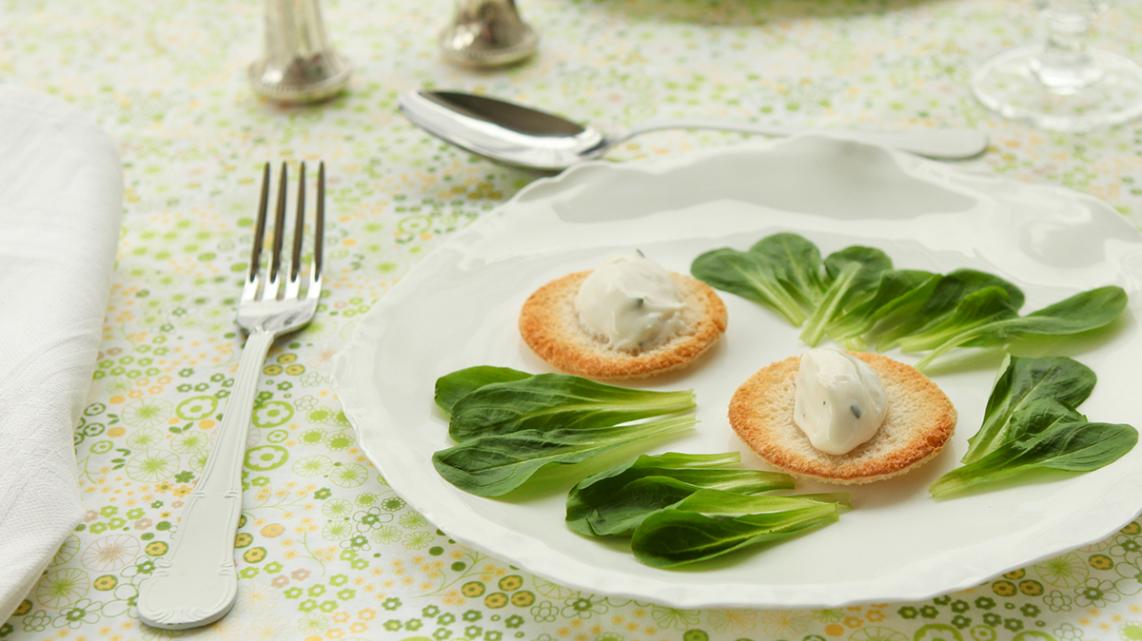 Warme geitenkaas bolletjes met honing