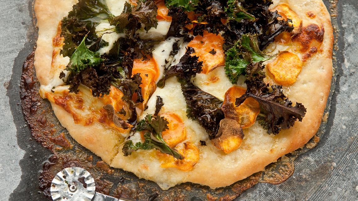 Boerenkoolpizza met zoete aardappel