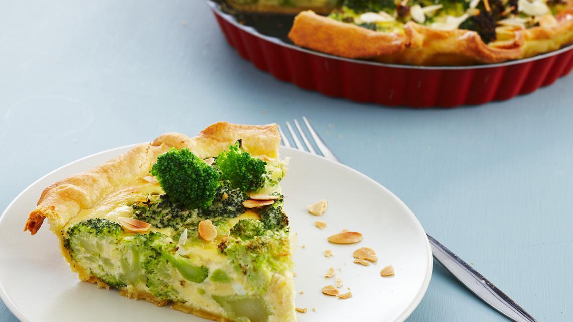 Hartige broccolitaart met amandelen
