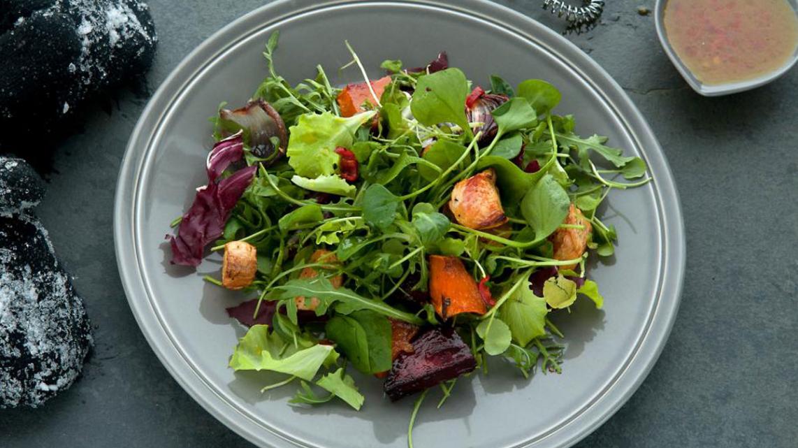 Winterknollenslaatje met citrusvinaigrette