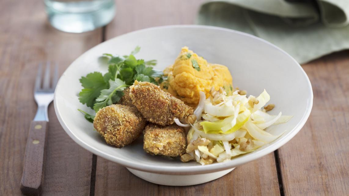 Gepaneerde seitan met zoeteaardappelpuree en witloofslaatje