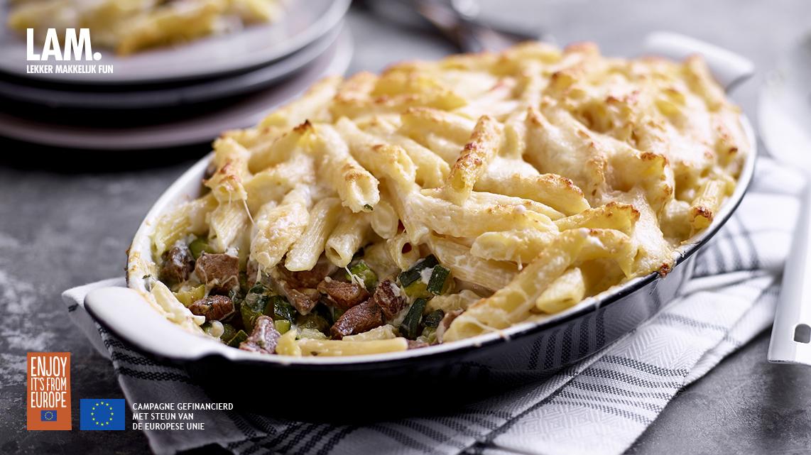 Gratin van penne met lam, courgettes en twee kazen