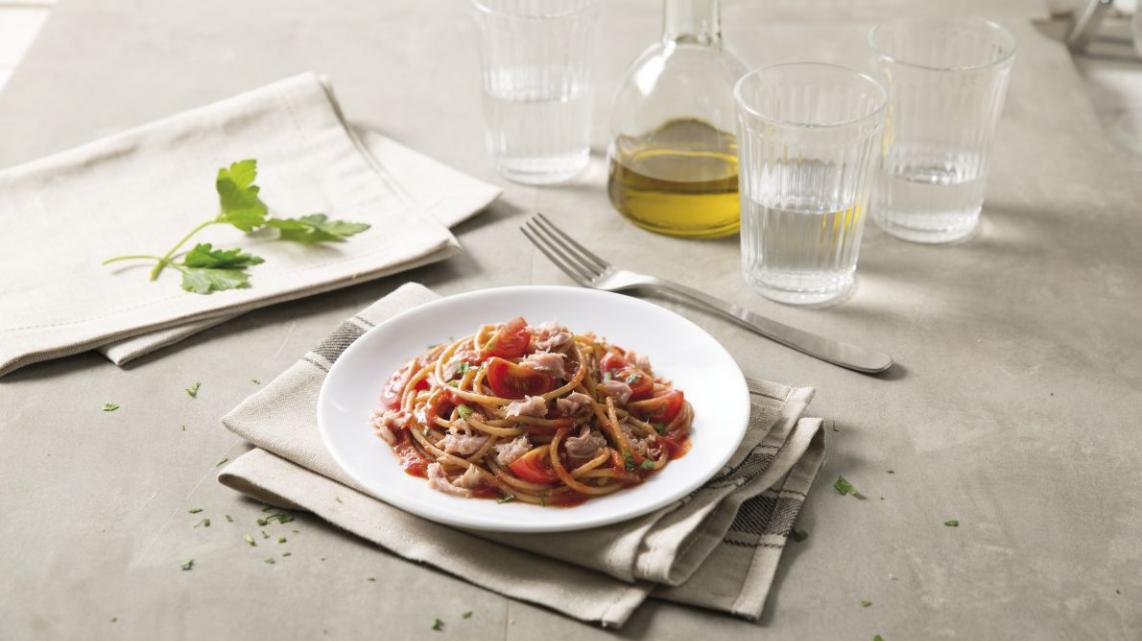 Volkoren spaghetti Napolitana met tonijn