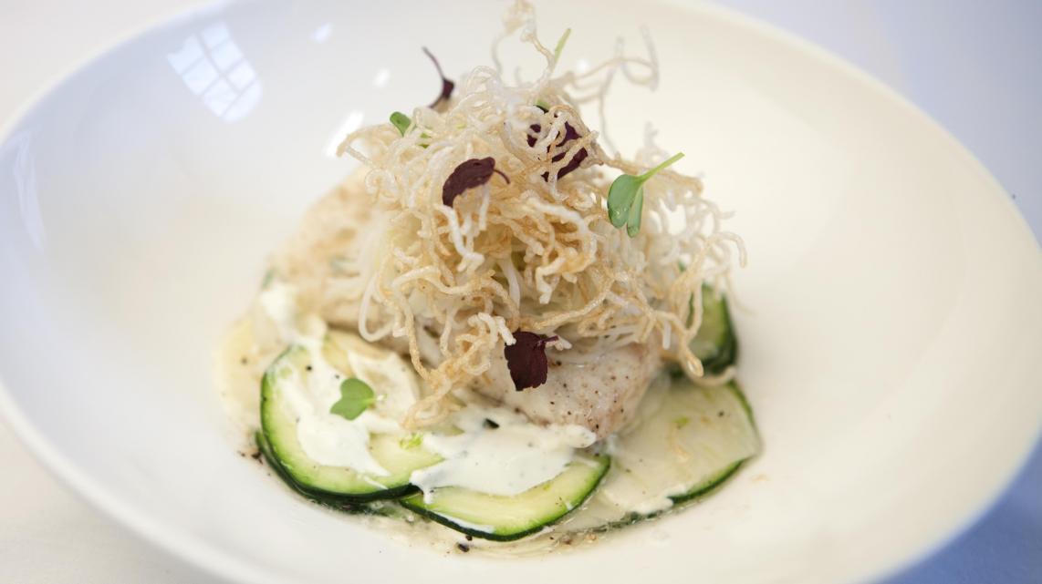 Grietfilet met Griekse yoghurt en noedelsalade