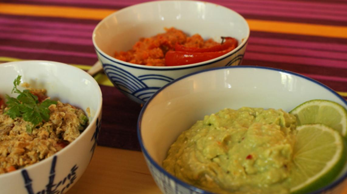 Trio van dips: pesto, guacamole, auberginekaviaar