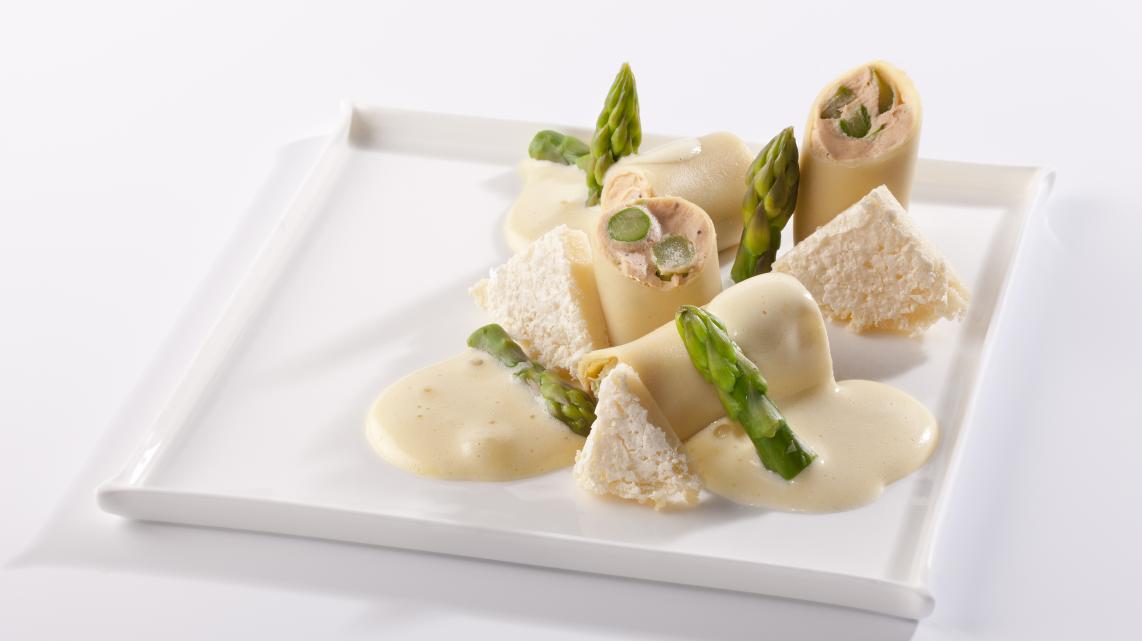Cannelloni gevuld met groene asperges, Faux Gras en sabayon