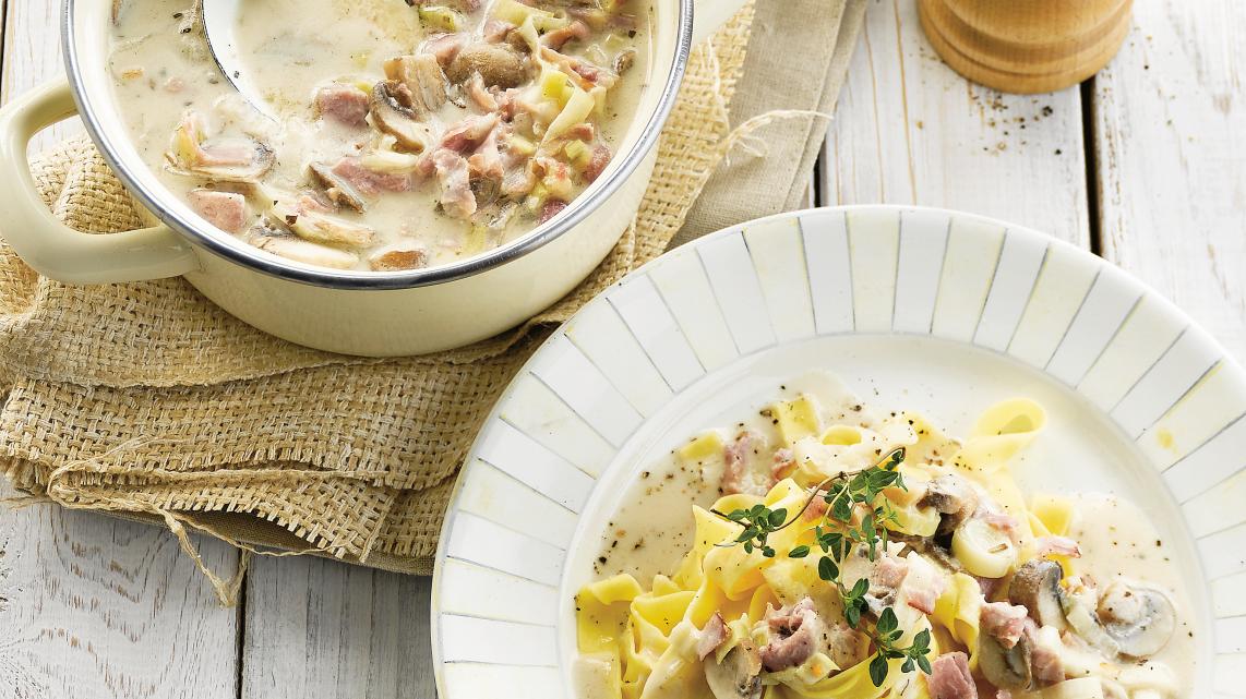 Tagliatelle met champignons en gerookte ham