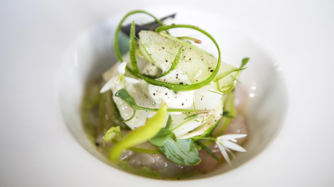 Millefeuille van langoustine, groenten, kruiden en bloemen